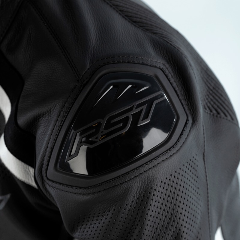 RST SABRE Black-White_4